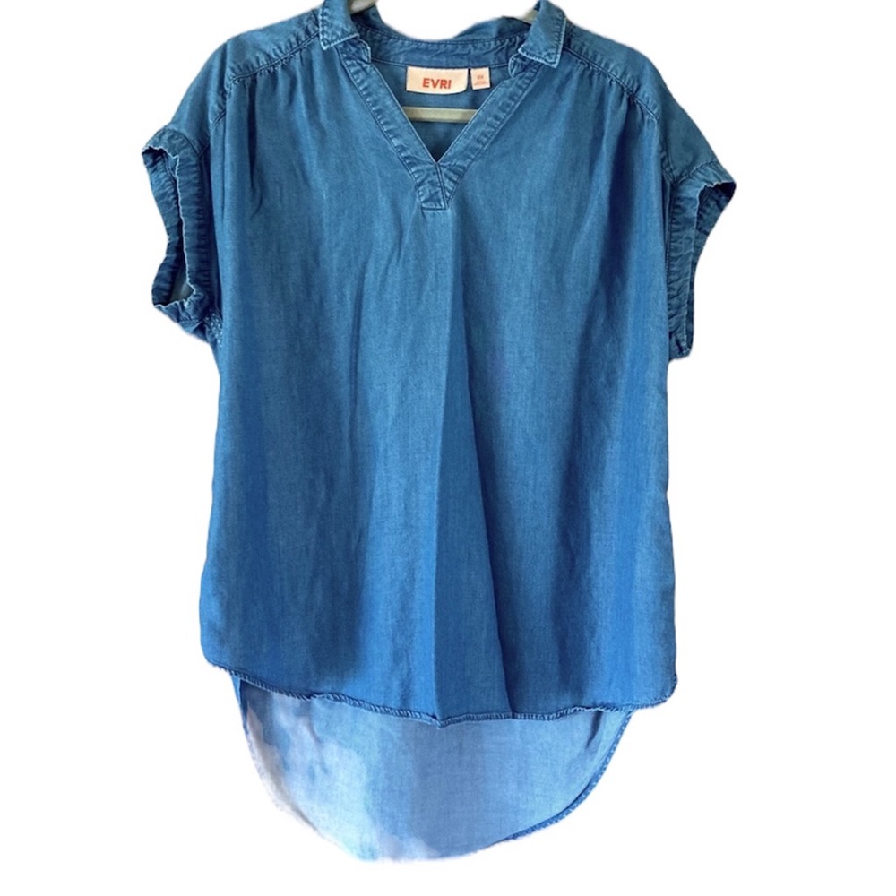 EVRI Short Sleeve Chambray Top